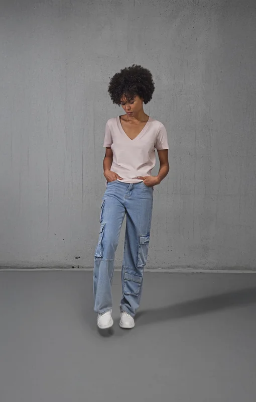 Women´s #E150 V T-Shirt • B&C BE INSPIRED