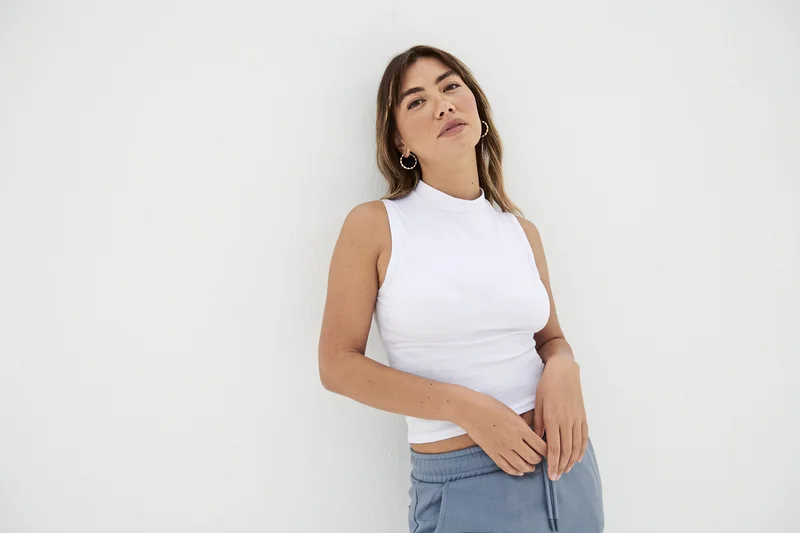 Women´s High Neck Crop Vest • SF Women